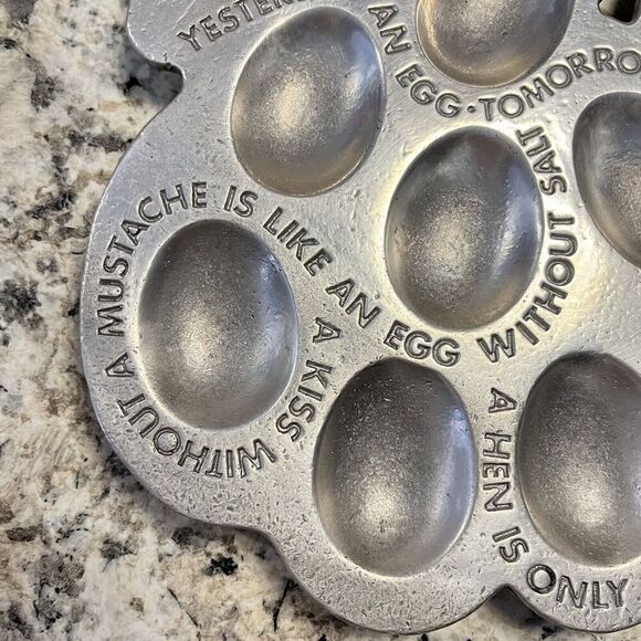 Vintage 1976 Chicken-Shaped Egg Holder - Picture 4 of 11